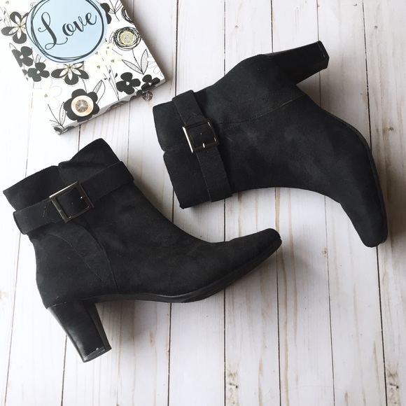 Flexisole Shoes - 🌷Flexisole faux suede black high heel boots🌷